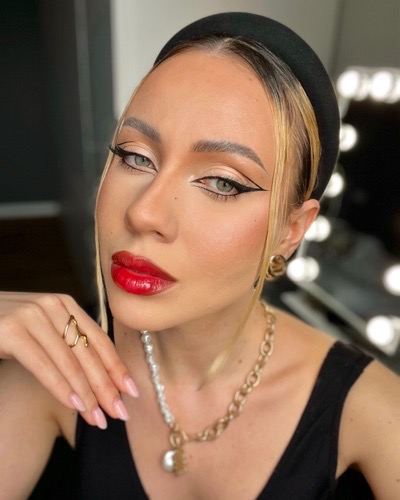 Professional user avatar - Andreea M